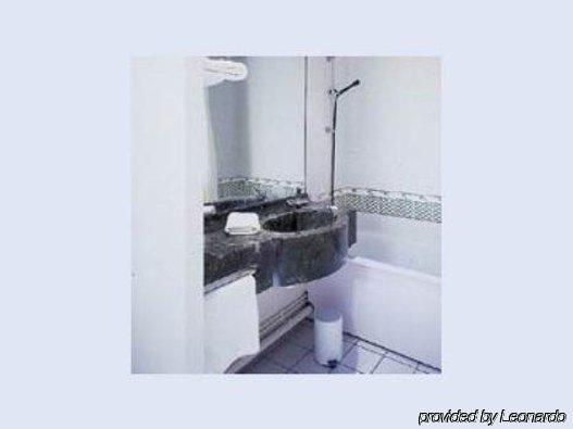Median Roissy Cdg Aeroport Hotel Goussainville  Room photo