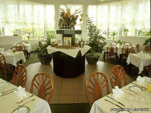 Median Roissy Cdg Aeroport Hotel Goussainville  Restaurant photo