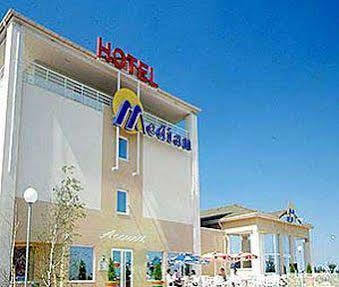 Median Roissy Cdg Aeroport Hotel Goussainville  Exterior photo